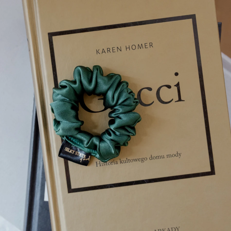 Jedwabna scrunchie SILKY STATE MINI MINI - Leśna zieleń